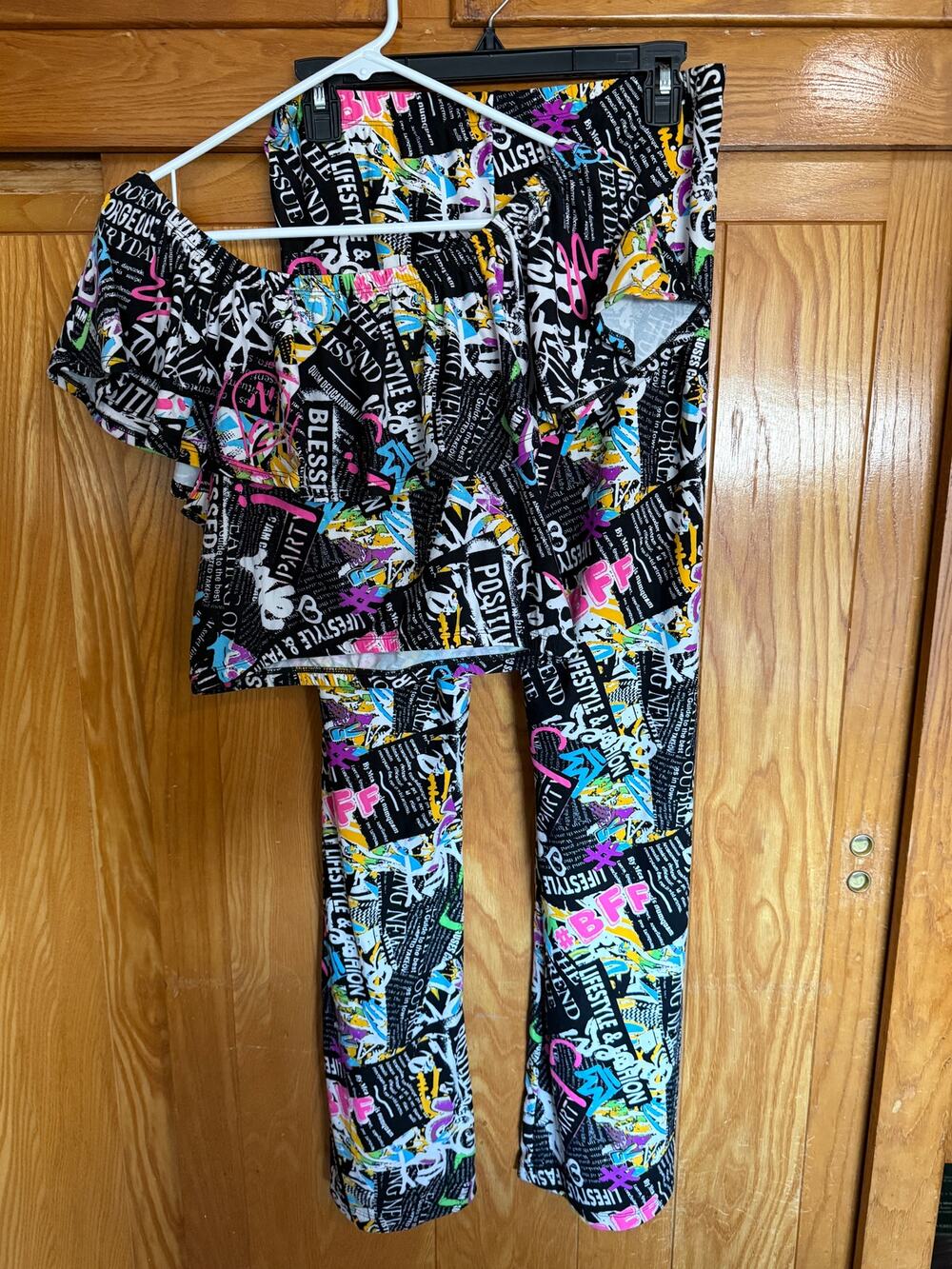 Feathers Graffiti Matching Set - Crop Top & Flare Pants - XL
